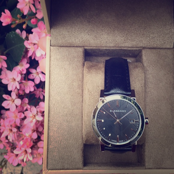 burberry check stamped round dial watch